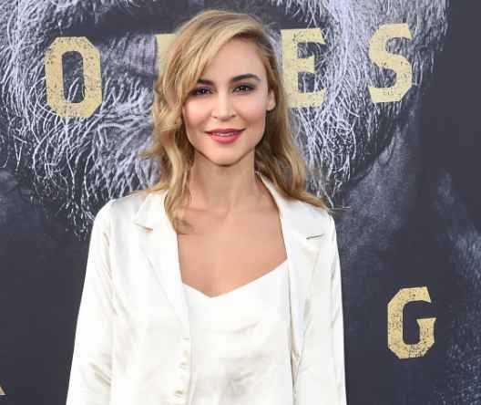 Samaire Armstrong Net Worth 2023: Age, Bio, Career, Awards & More