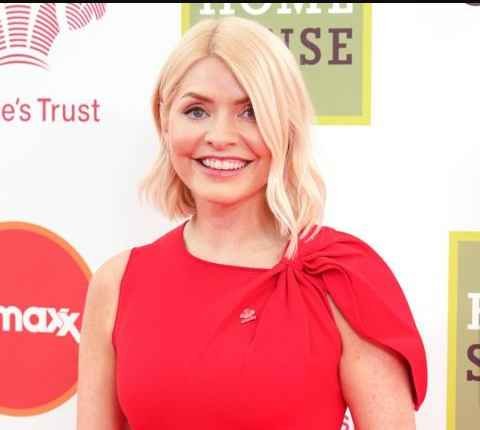 Holly Willoughby Net Worth 2023: Age, Bio, Career, Awards & More